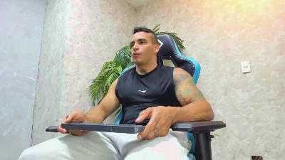 Lucasflexthis_1 live cam on Cam4