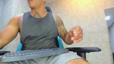 Lucasflexthis_1 live cam on Cam4
