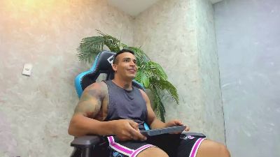 Lucasflexthis_1 live cam on Cam4