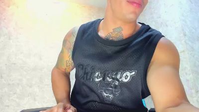 Lucasflexthis_1 live cam on Cam4