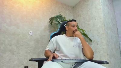 Lucasflexthis_1 live cam on Cam4