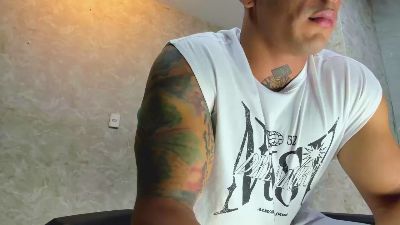 Lucasflexthis_1 live cam on Cam4