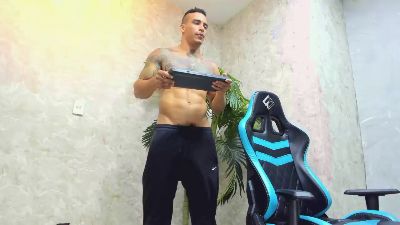 Lucasflexthis_1 live cam on Cam4