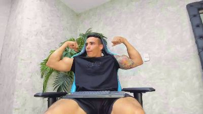 Lucasflexthis_1 live cam on Cam4