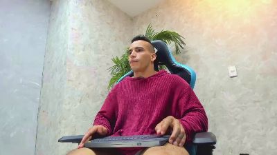 Lucasflexthis_1 live cam on Cam4