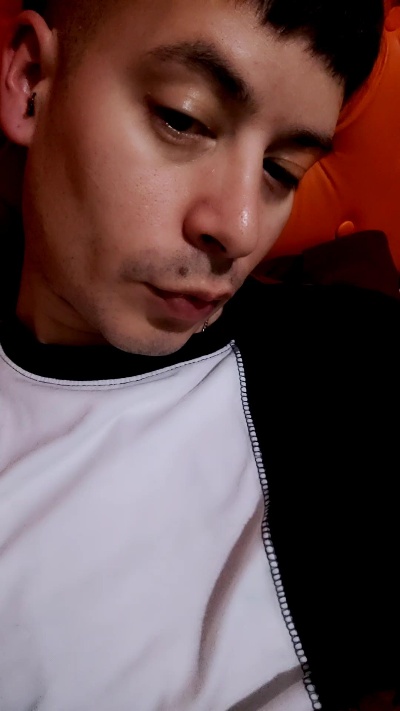 Lucasn87 live cam on Cam4