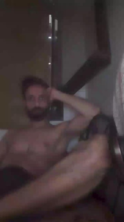 Lucass181m live cam on Cam4