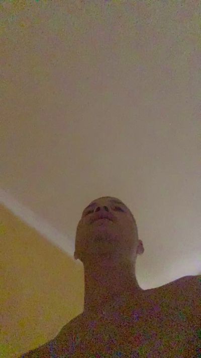 Lucca18sfd live cam on Cam4