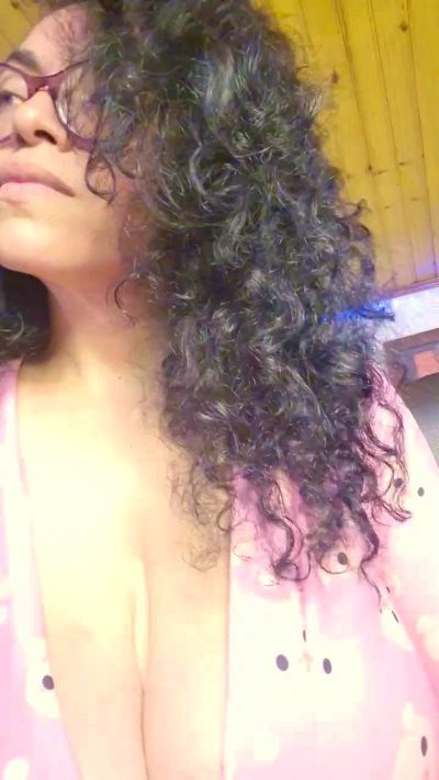Lucci_Lovee live cam on Cam4