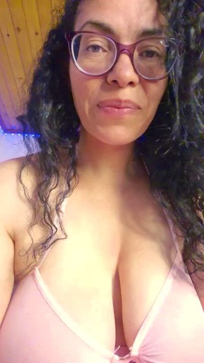 Lucci_Lovee live cam on Cam4