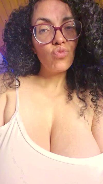 Lucci_Lovee live cam on Cam4