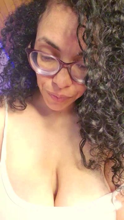 Lucci_Lovee live cam on Cam4
