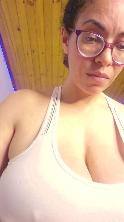 Lucci_Lovee live cam on Cam4