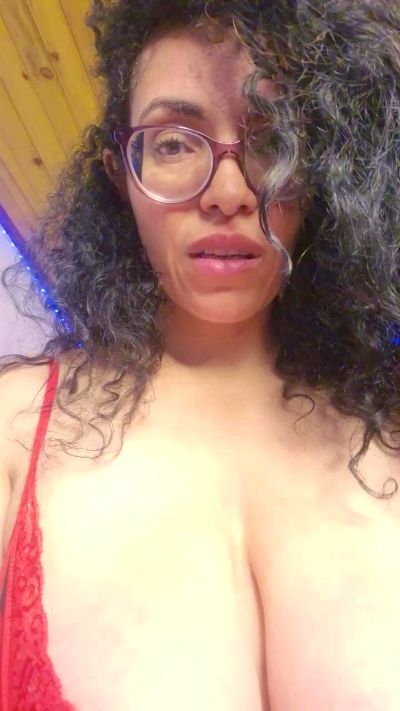 Lucci_Lovee live cam on Cam4