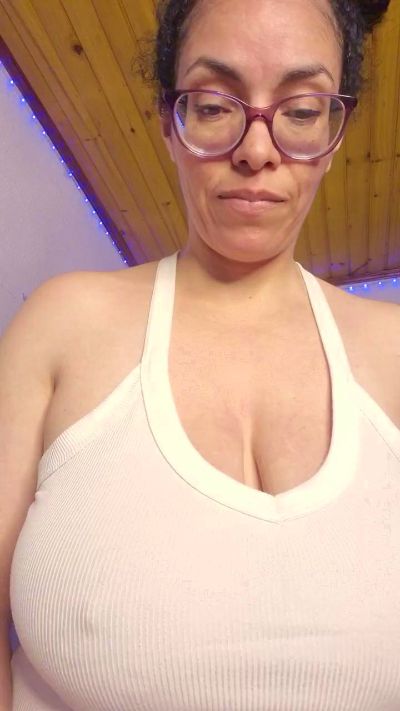 Lucci_Lovee live cam on Cam4