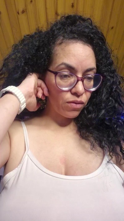 Lucci_Lovee live cam on Cam4