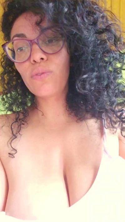 Lucci_Lovee live cam on Cam4