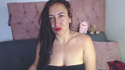 Luccy_1 live cam on Cam4
