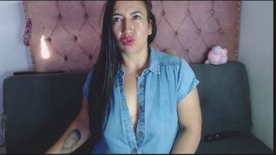 Luccy_1 live cam on Cam4