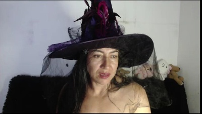 Luccy_1 live cam on Cam4