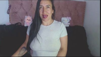 Luccy_1 live cam on Cam4