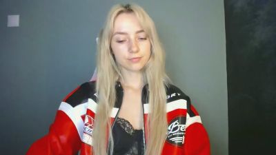 LuciaAdorable live cam on Cam4