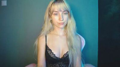 LuciaAdorable live cam on Cam4