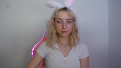 LuciaAdorable live cam on Cam4