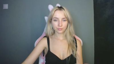 LuciaAdorable live cam on Cam4