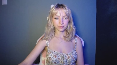 LuciaAdorable live cam on Cam4