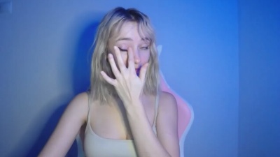 LuciaAdorable live cam on Cam4