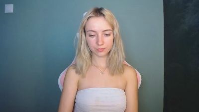 LuciaAdorable live cam on Cam4