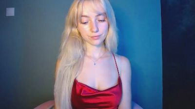 LuciaAdorable live cam on Cam4