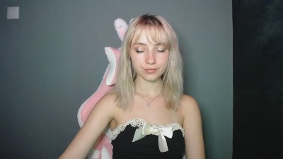 LuciaAdorable live cam on Cam4