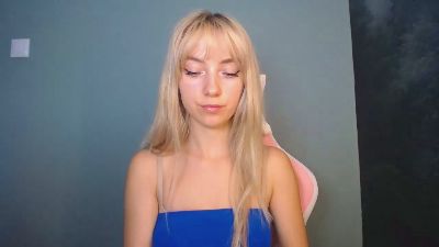 LuciaAdorable live cam on Cam4