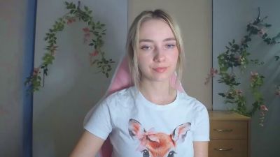 LuciaAdorable live cam on Cam4