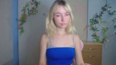 LuciaAdorable live cam on Cam4