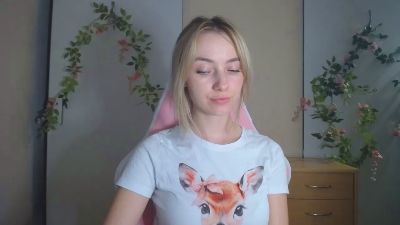 LuciaAdorable live cam on Cam4