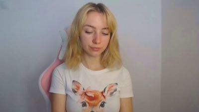 LuciaAdorable live cam on Cam4
