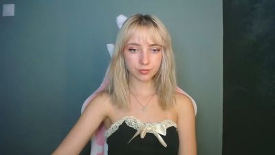 LuciaAdorable live cam on Cam4