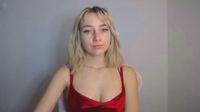 LuciaAdorable live cam on Cam4