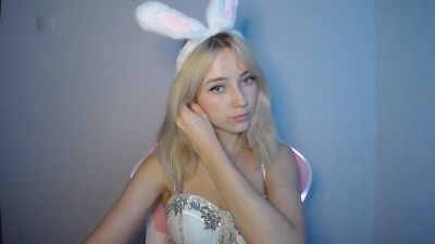 LuciaAdorable live cam on Cam4