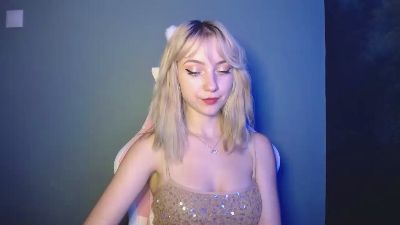 LuciaAdorable live cam on Cam4