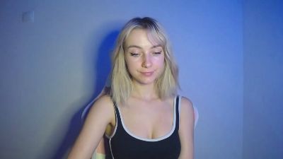 LuciaAdorable live cam on Cam4
