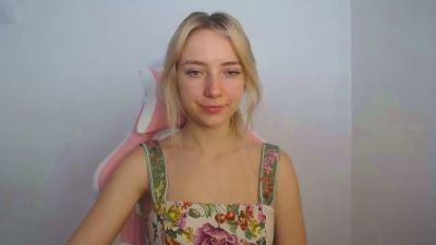 LuciaAdorable live cam on Cam4