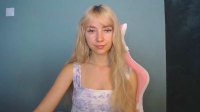 LuciaAdorable live cam on Cam4