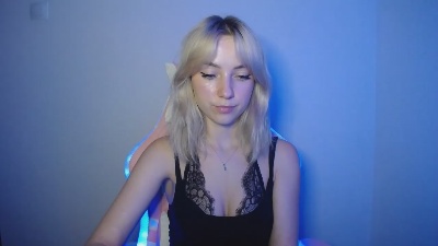 LuciaAdorable live cam on Cam4