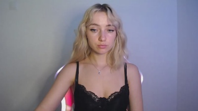 LuciaAdorable live cam on Cam4