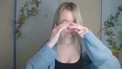 LuciaAdorable live cam on Cam4