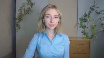 LuciaAdorable live cam on Cam4